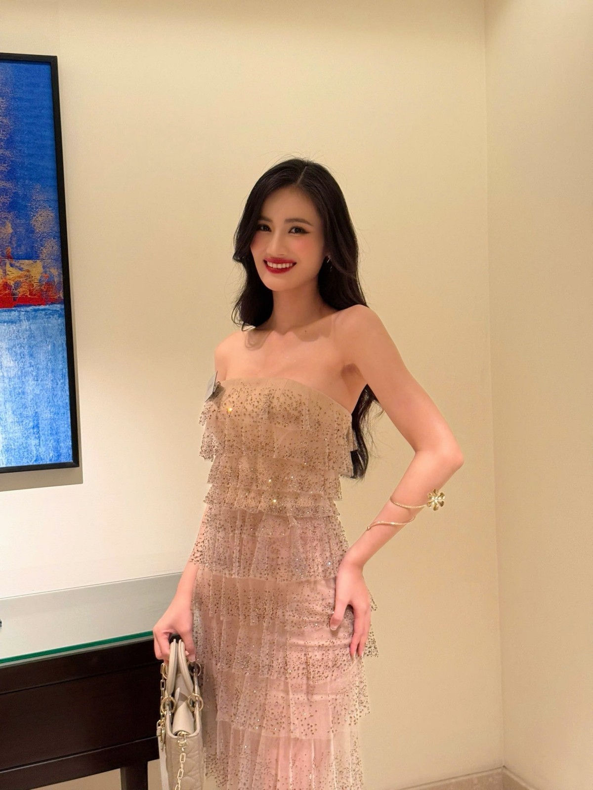 Loạt trang phục nhiều màu sắc của Hoa hậu Ý Nhi trong ngày thứ 5 tại Miss World 2025 ảnh 7