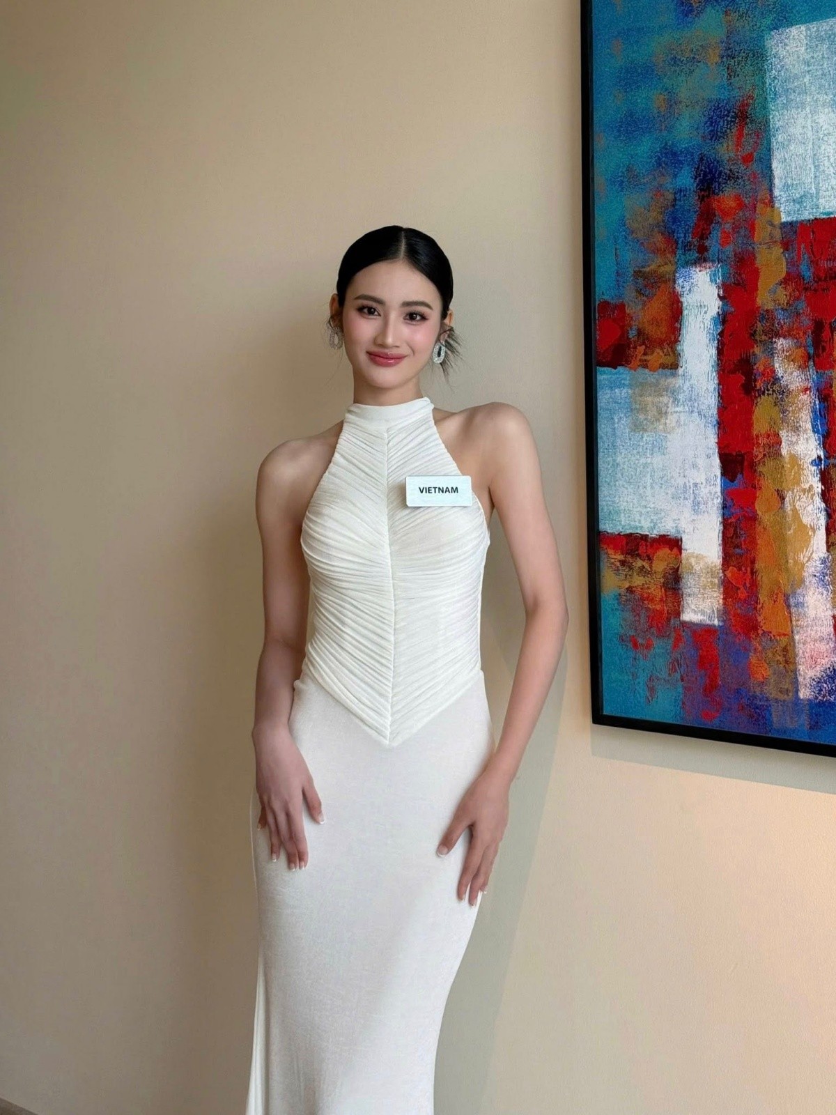 Miss World 2025: Hoa hậu Ý Nhi mặc bikini màu xanh dương khoe vòng eo chỉ 59 cm ảnh 3