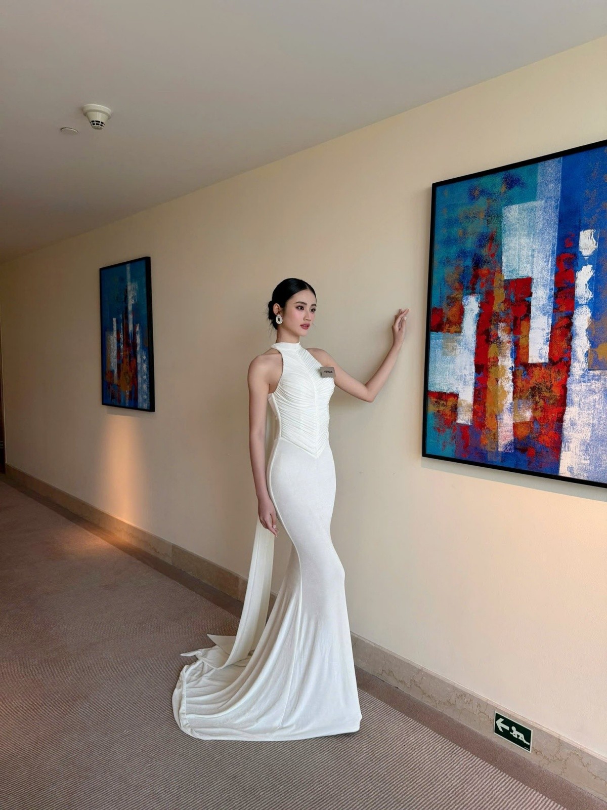 Miss World 2025: Hoa hậu Ý Nhi mặc bikini màu xanh dương khoe vòng eo chỉ 59 cm ảnh 4