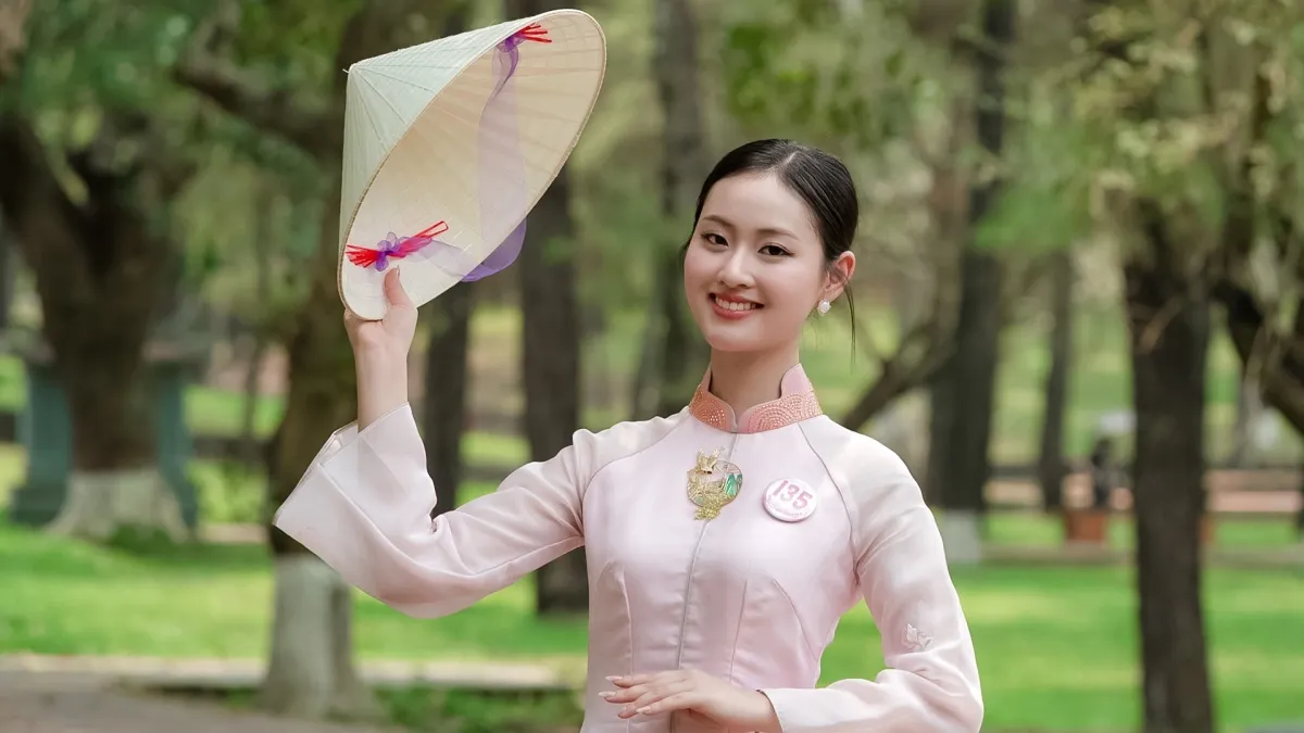 Ngắm Top 25 Hoa hậu Việt Nam 2024 đẹp dịu dàng trong bộ ảnh áo dài tại Huế ảnh 15