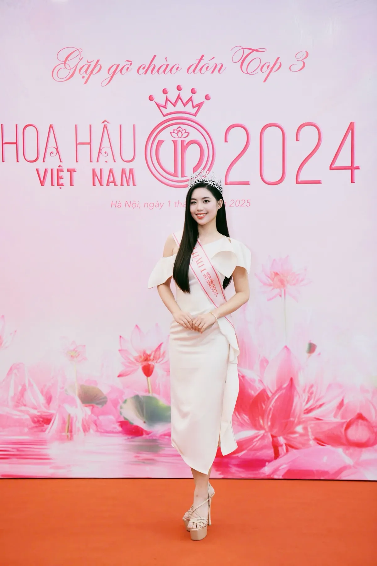 Top 3 Hoa hậu Việt Nam 2024 diện các thiết kế thanh lịch, dịu dàng sau đăng quang ảnh 14