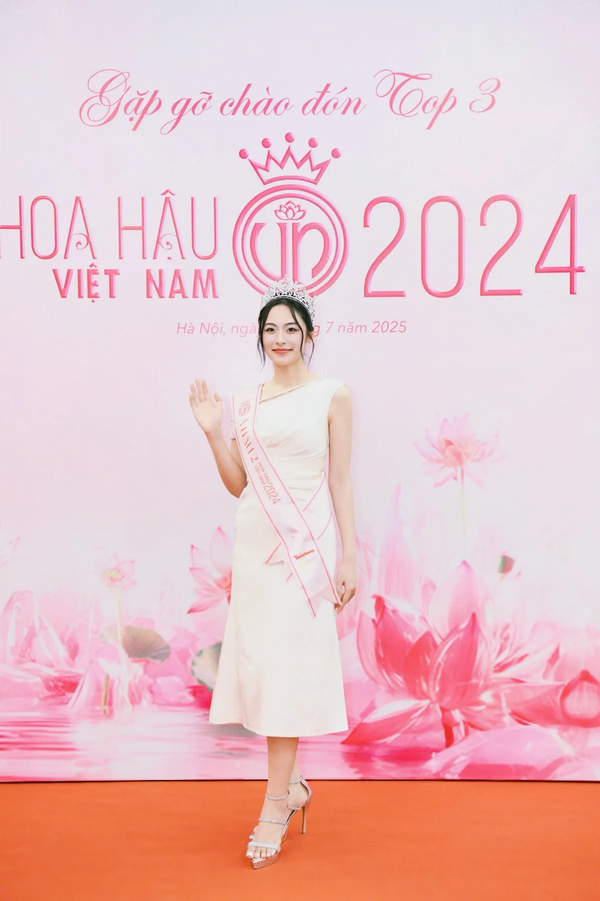 Top 3 Hoa hậu Việt Nam 2024 diện các thiết kế thanh lịch, dịu dàng sau đăng quang ảnh 16