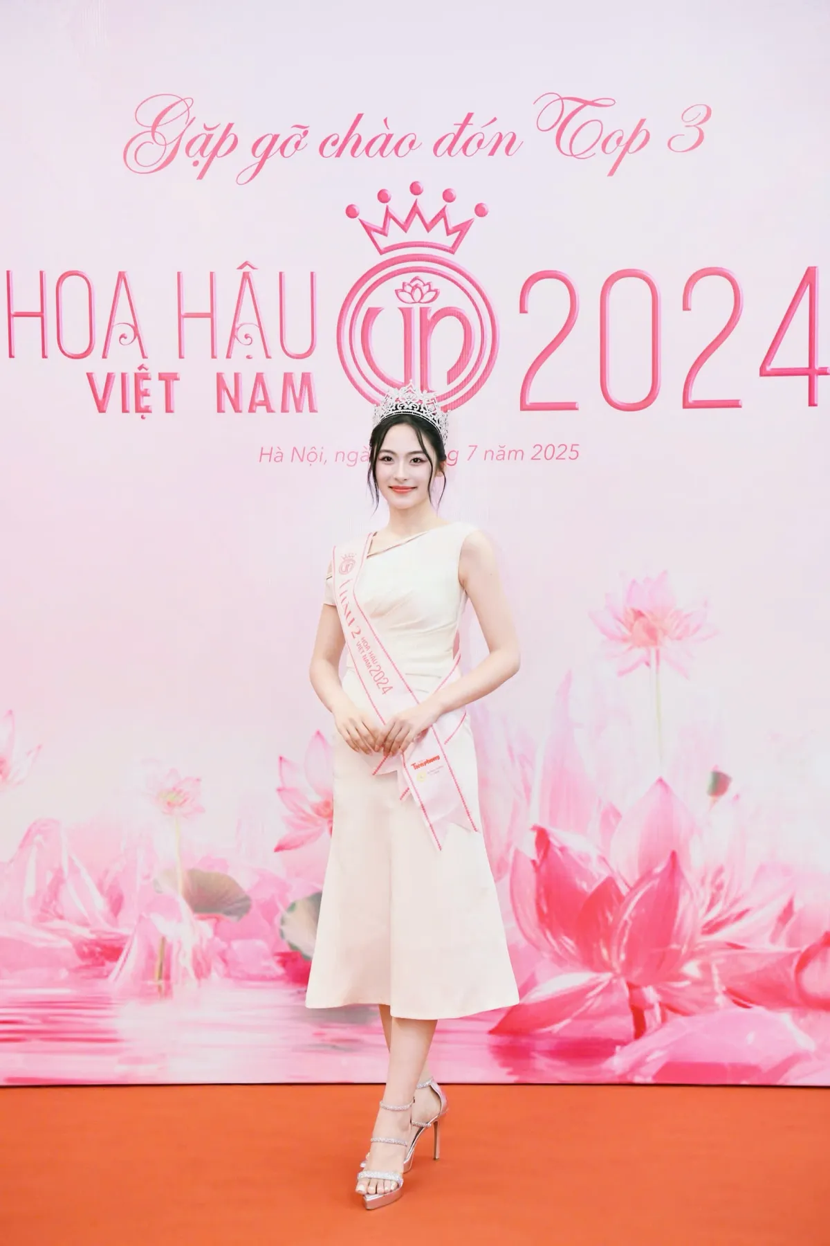 Top 3 Hoa hậu Việt Nam 2024 diện các thiết kế thanh lịch, dịu dàng sau đăng quang ảnh 17