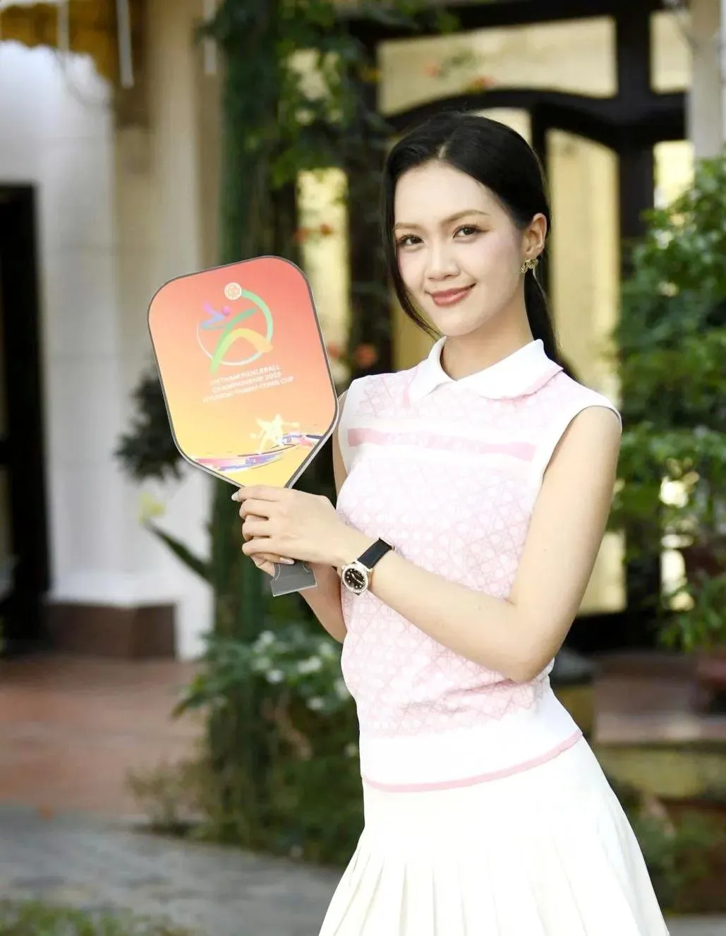 Người đẹp lọt Top 10 Hoa hậu Việt Nam 2024 làm MC giải Vô địch Pickleball ảnh 4