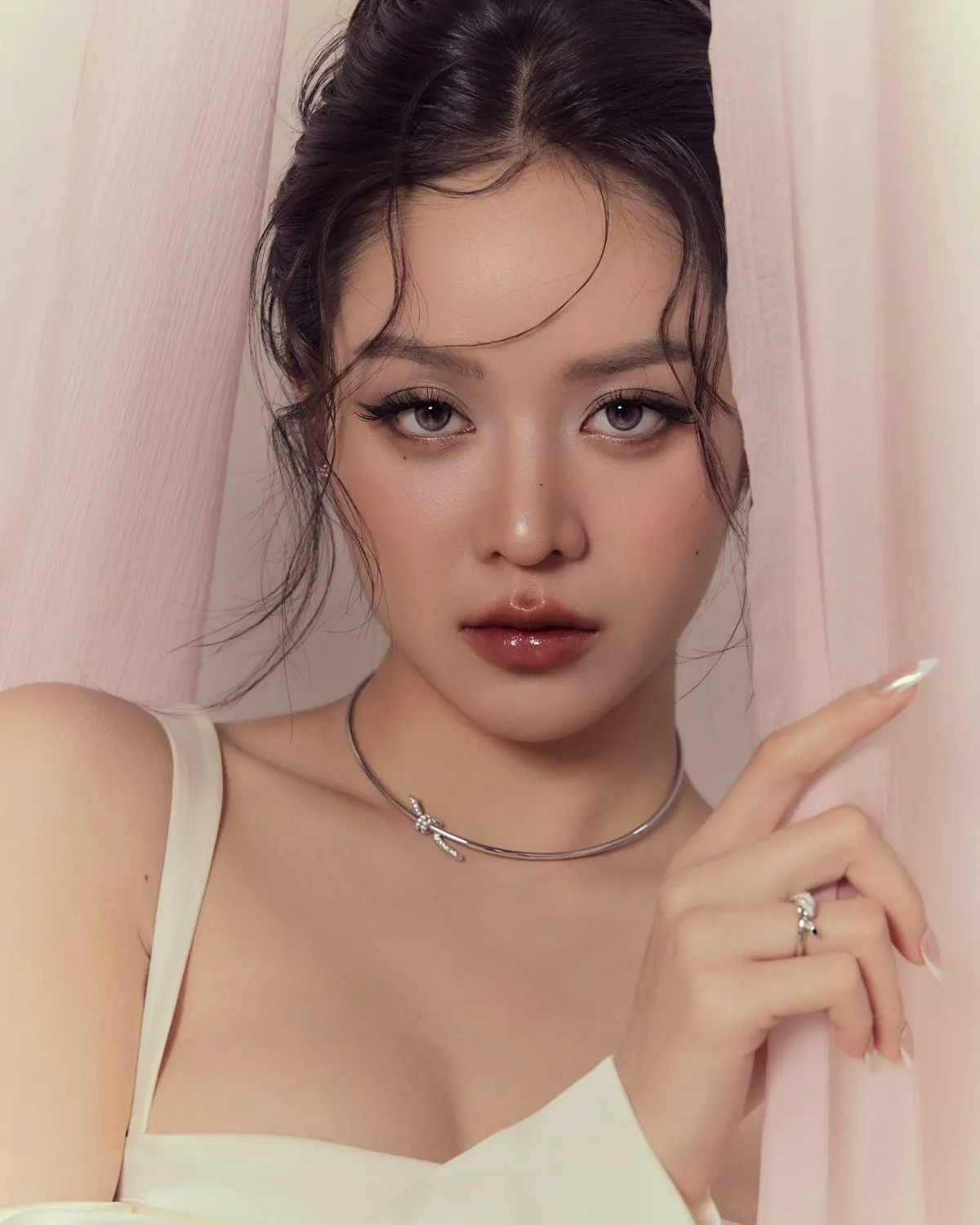 Hoa hậu Thanh Thủy khoe bộ ảnh chụp cùng thương hiệu trang sức xa xỉ ảnh 13