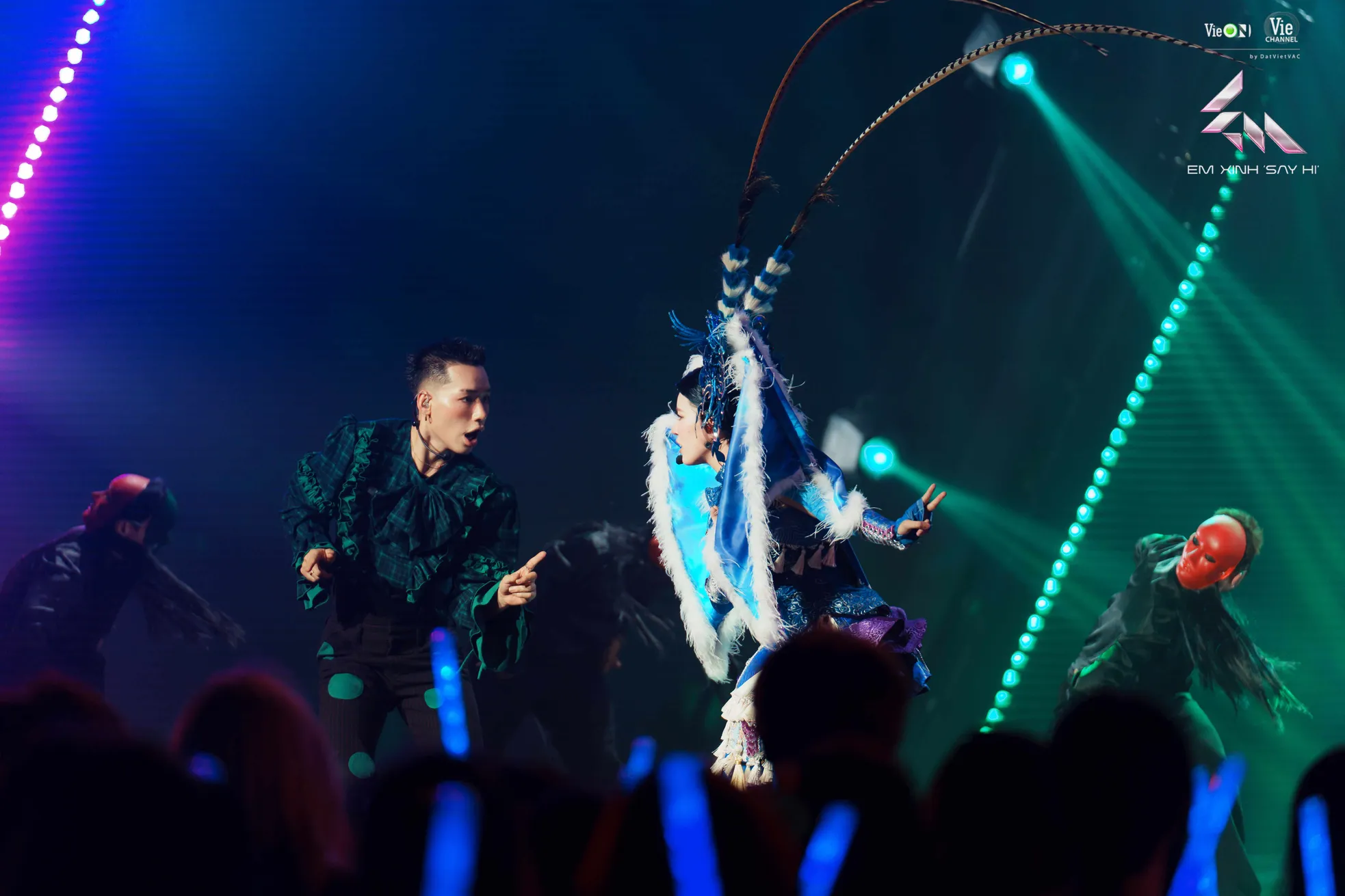 Em Xinh Say Hi - Live Stage 2: Đủ món chiêu đãi nhưng thiếu gia vị "gây nghiện" ảnh 2
