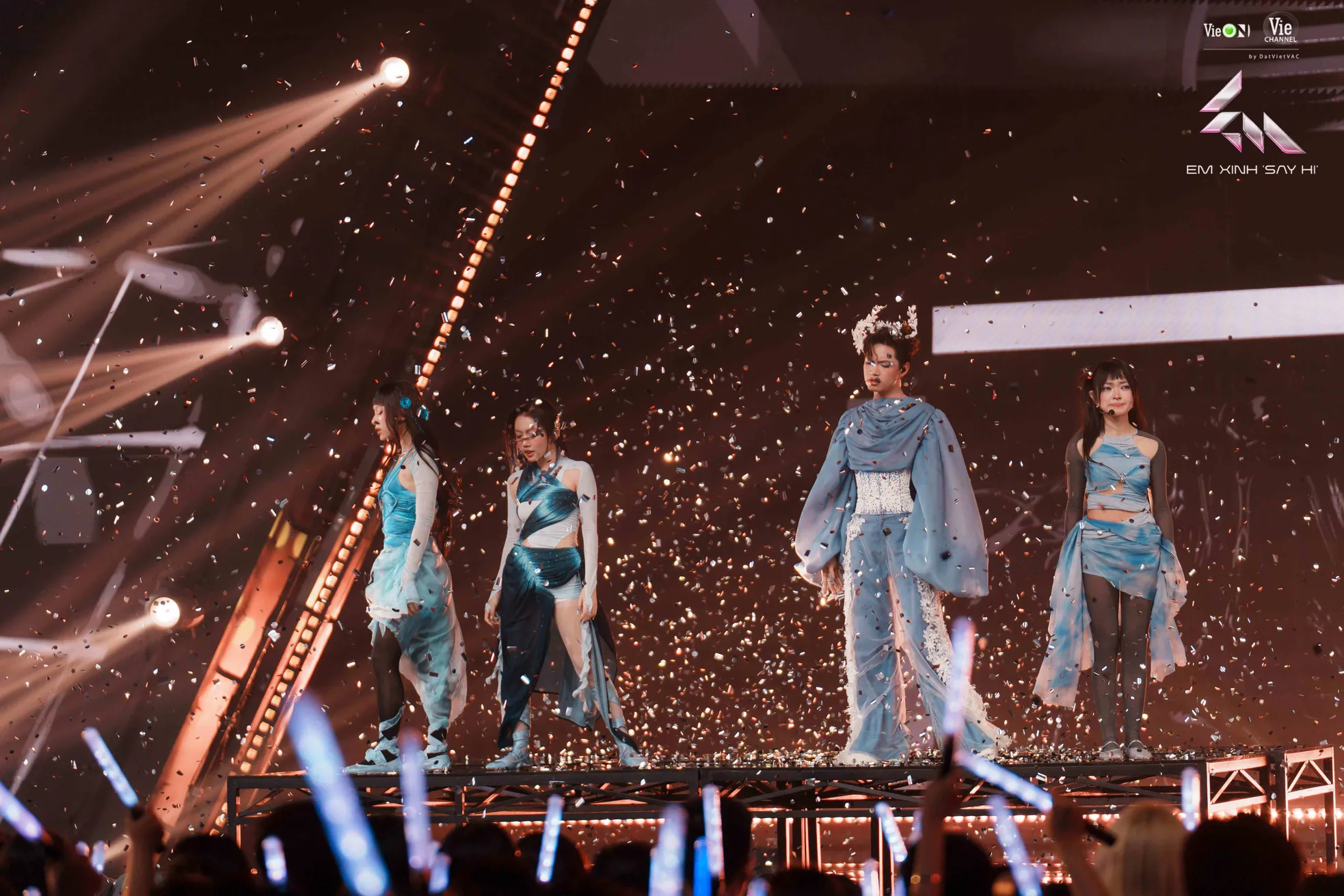 Em Xinh Say Hi - Live Stage 2: Đủ món chiêu đãi nhưng thiếu gia vị "gây nghiện" ảnh 9
