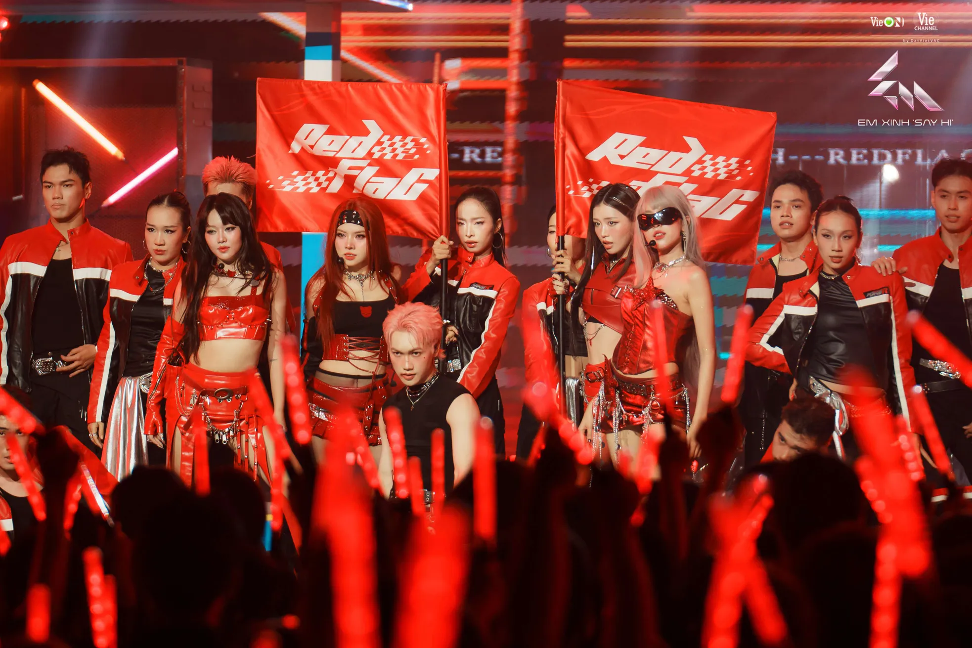 Em Xinh Say Hi - Live Stage 2: Đủ món chiêu đãi nhưng thiếu gia vị "gây nghiện" ảnh 4