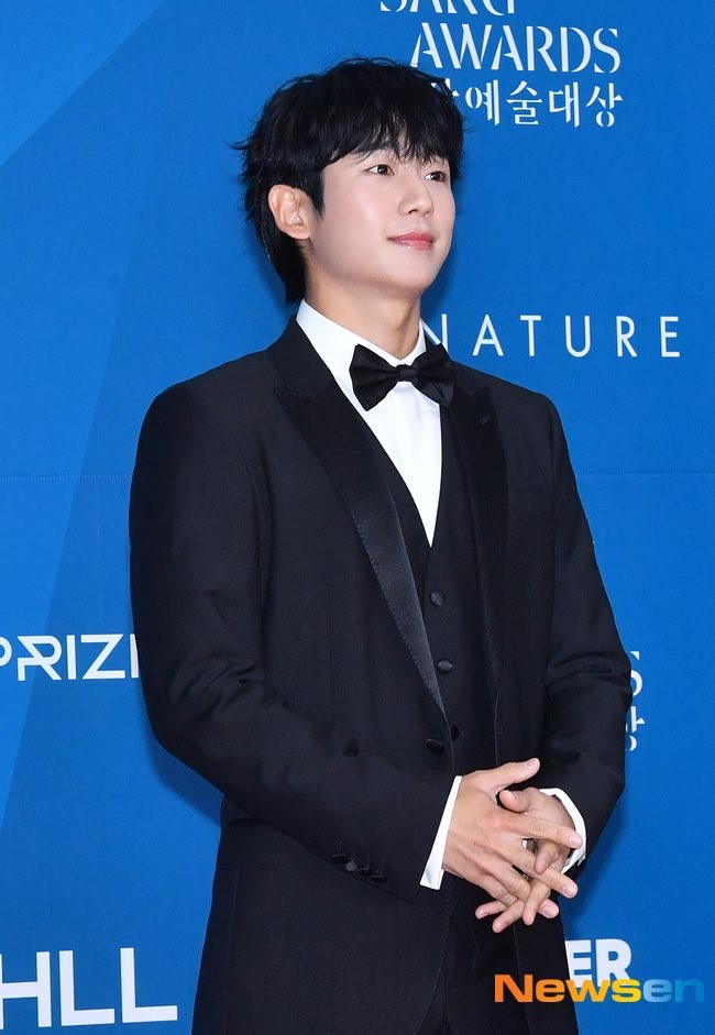Thảm đỏ Baeksang 2025: Hyeri xinh như công chúa, IU tái hiện váy cưới trong phim ảnh 17
