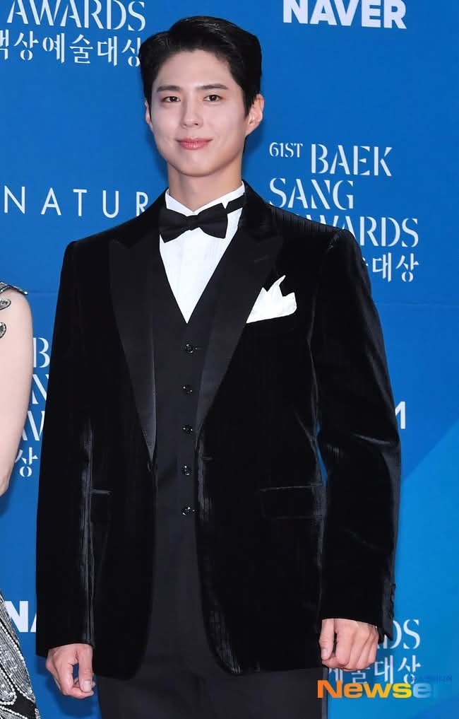 Thảm đỏ Baeksang 2025: Hyeri xinh như công chúa, IU tái hiện váy cưới trong phim ảnh 1