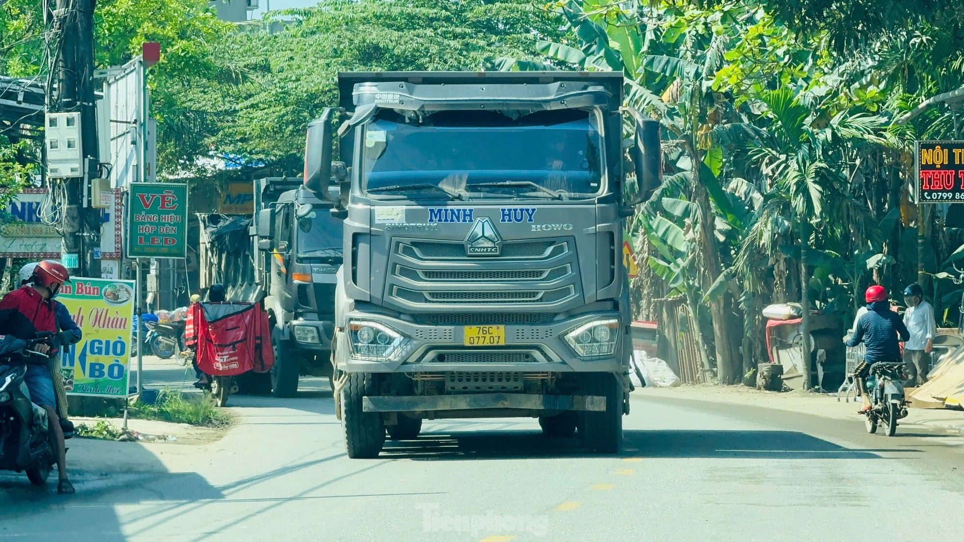 Xe chở vật liệu ‘tung hoành’ trên tỉnh lộ, khiến người dân khiếp đảm ảnh 15