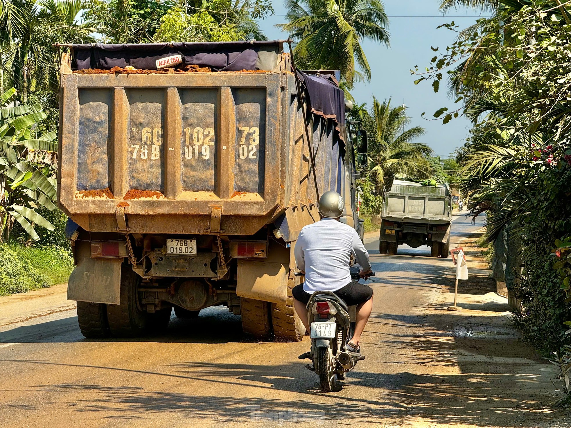 Xe chở vật liệu ‘tung hoành’ trên tỉnh lộ, khiến người dân khiếp đảm ảnh 7