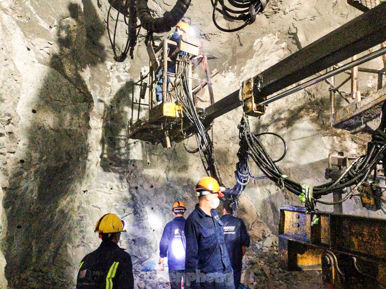 Thi công xuyên lễ trên đại công trường cao tốc Bắc Nam ảnh 10