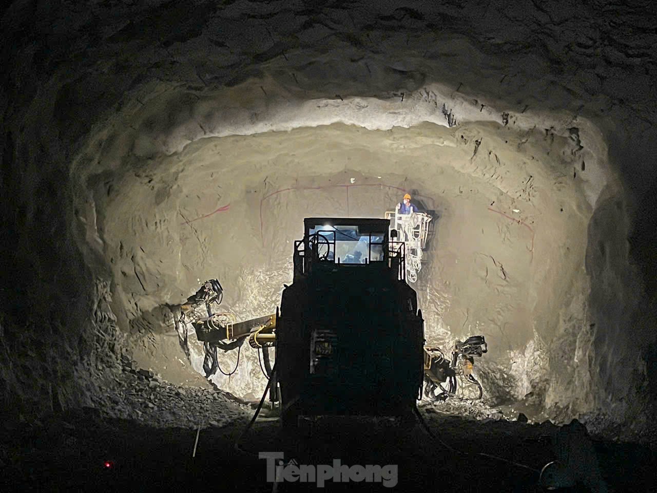 Thi công xuyên lễ trên đại công trường cao tốc Bắc Nam ảnh 11