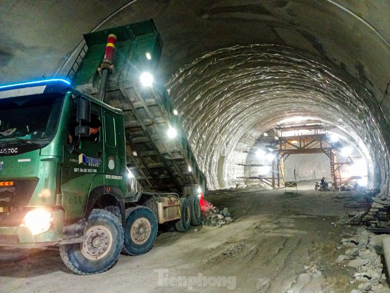 Thi công xuyên lễ trên đại công trường cao tốc Bắc Nam ảnh 14