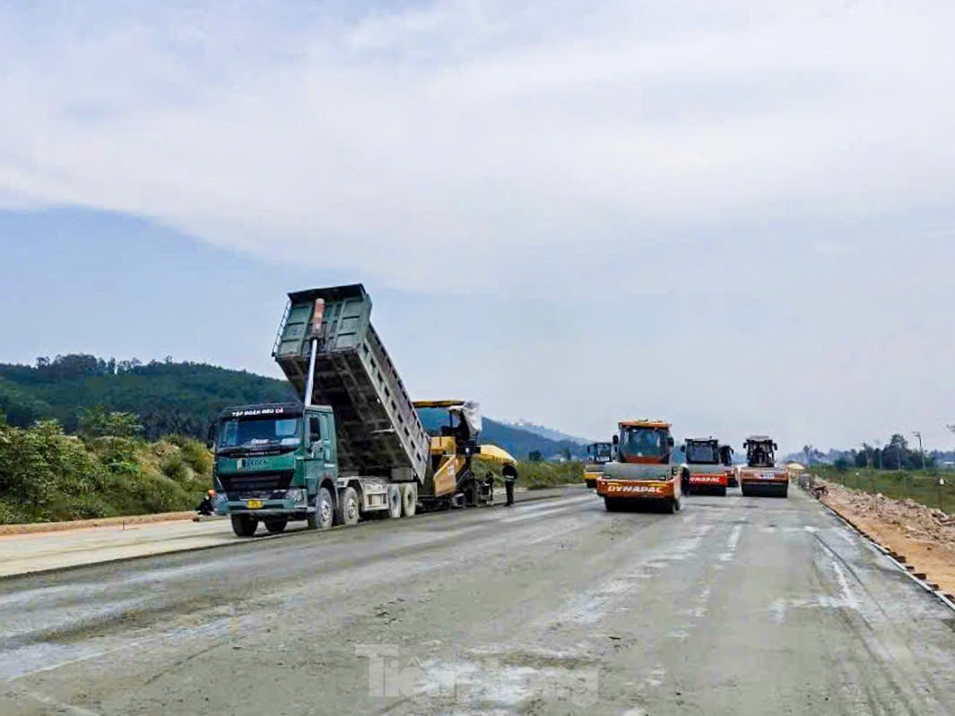 Thi công xuyên lễ trên đại công trường cao tốc Bắc Nam ảnh 17