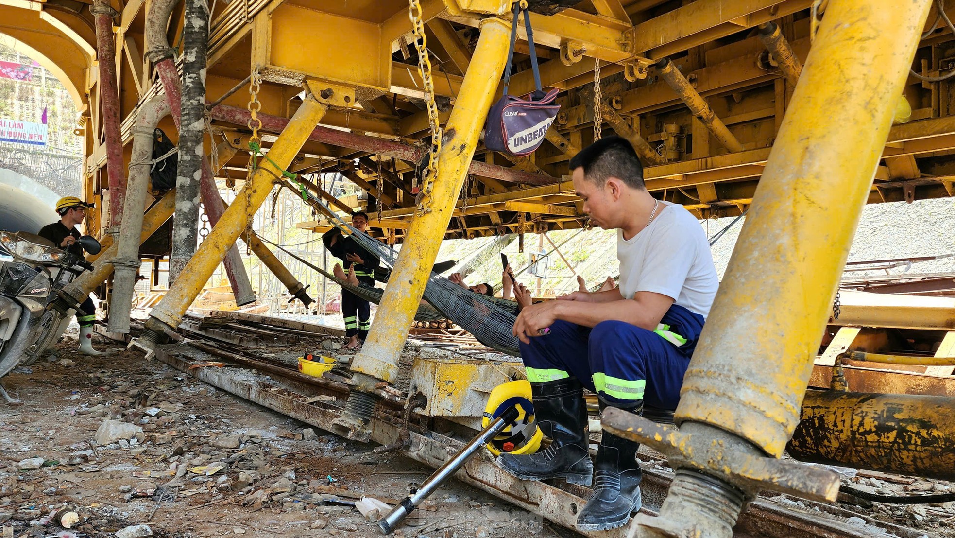 Thi công xuyên lễ trên đại công trường cao tốc Bắc Nam ảnh 6
