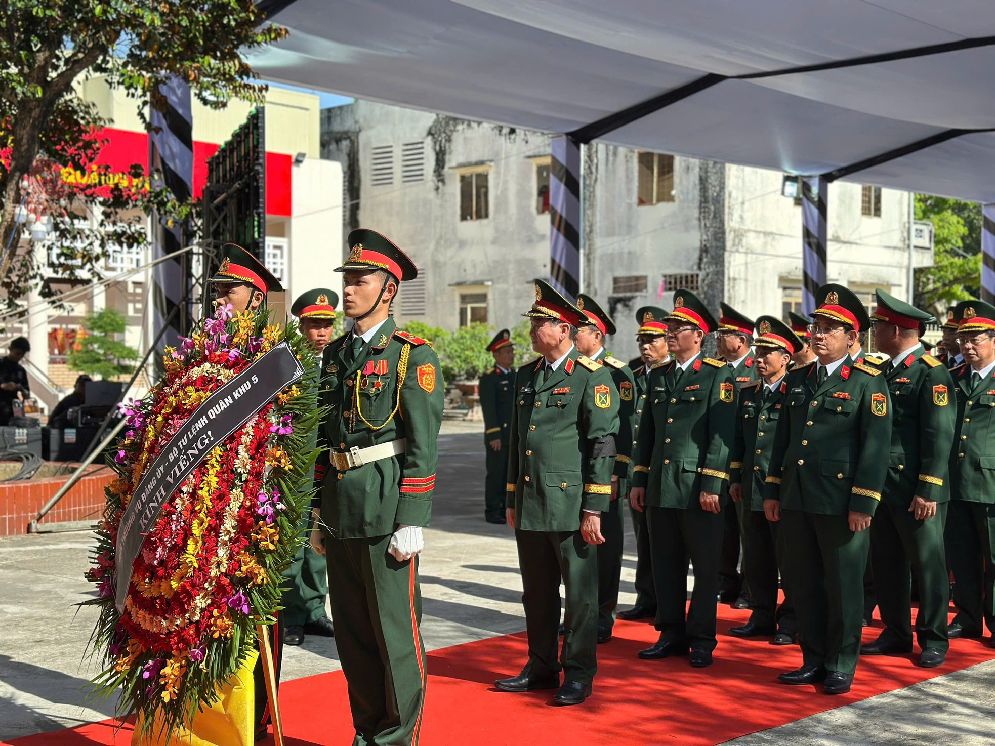 Trang nghiêm lễ viếng nguyên Chủ tịch nước Trần Đức Lương tại quê nhà Quảng Ngãi ảnh 4