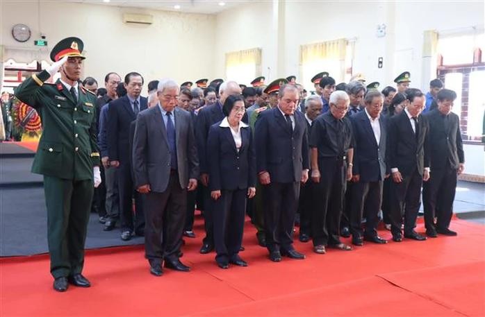 Trang nghiêm lễ viếng nguyên Chủ tịch nước Trần Đức Lương tại quê nhà Quảng Ngãi ảnh 8