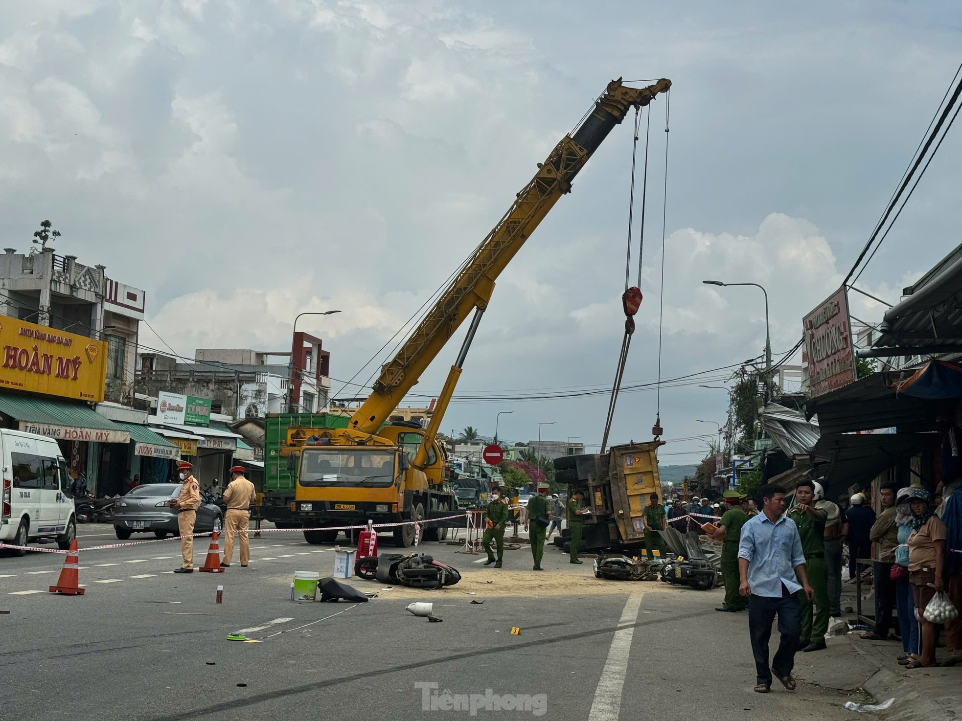 Người dân vẫn chưa hết ám ảnh, kể lại vụ xe tải đâm loạt xe máy khiến 4 người thương vong ảnh 2