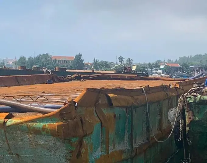 Trục vớt tàu kéo sà lan chìm khiến 9 người chết và mất tích ở vùng biển Lý Sơn ảnh 5