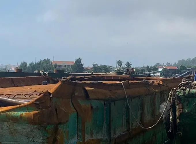 Trục vớt tàu kéo sà lan chìm khiến 9 người chết và mất tích ở vùng biển Lý Sơn ảnh 4
