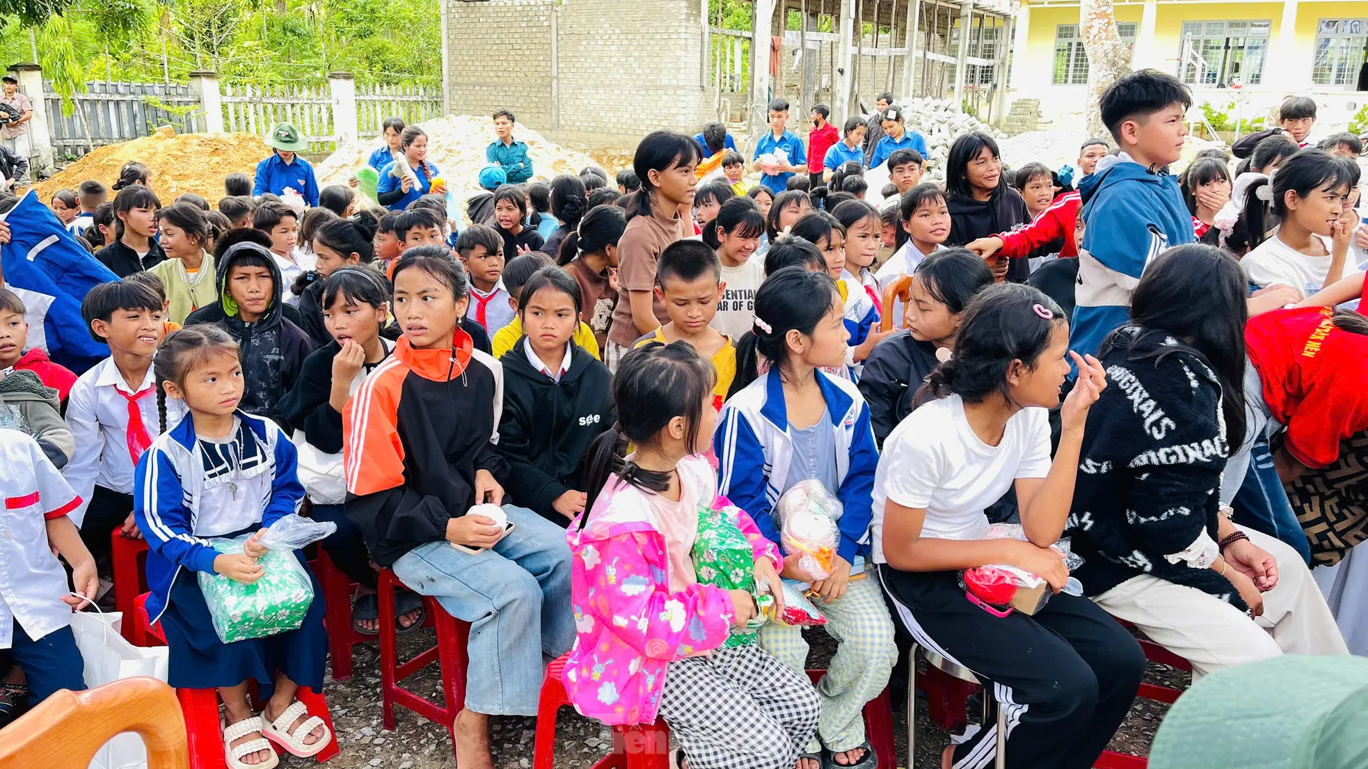 Lan tỏa yêu thương, thắp sáng vùng cao ảnh 14