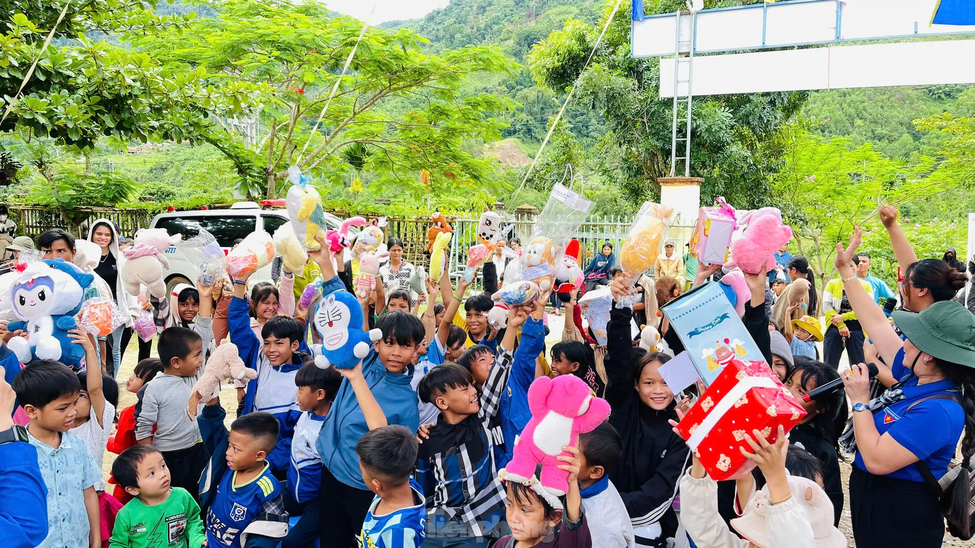 Lan tỏa yêu thương, thắp sáng vùng cao ảnh 11