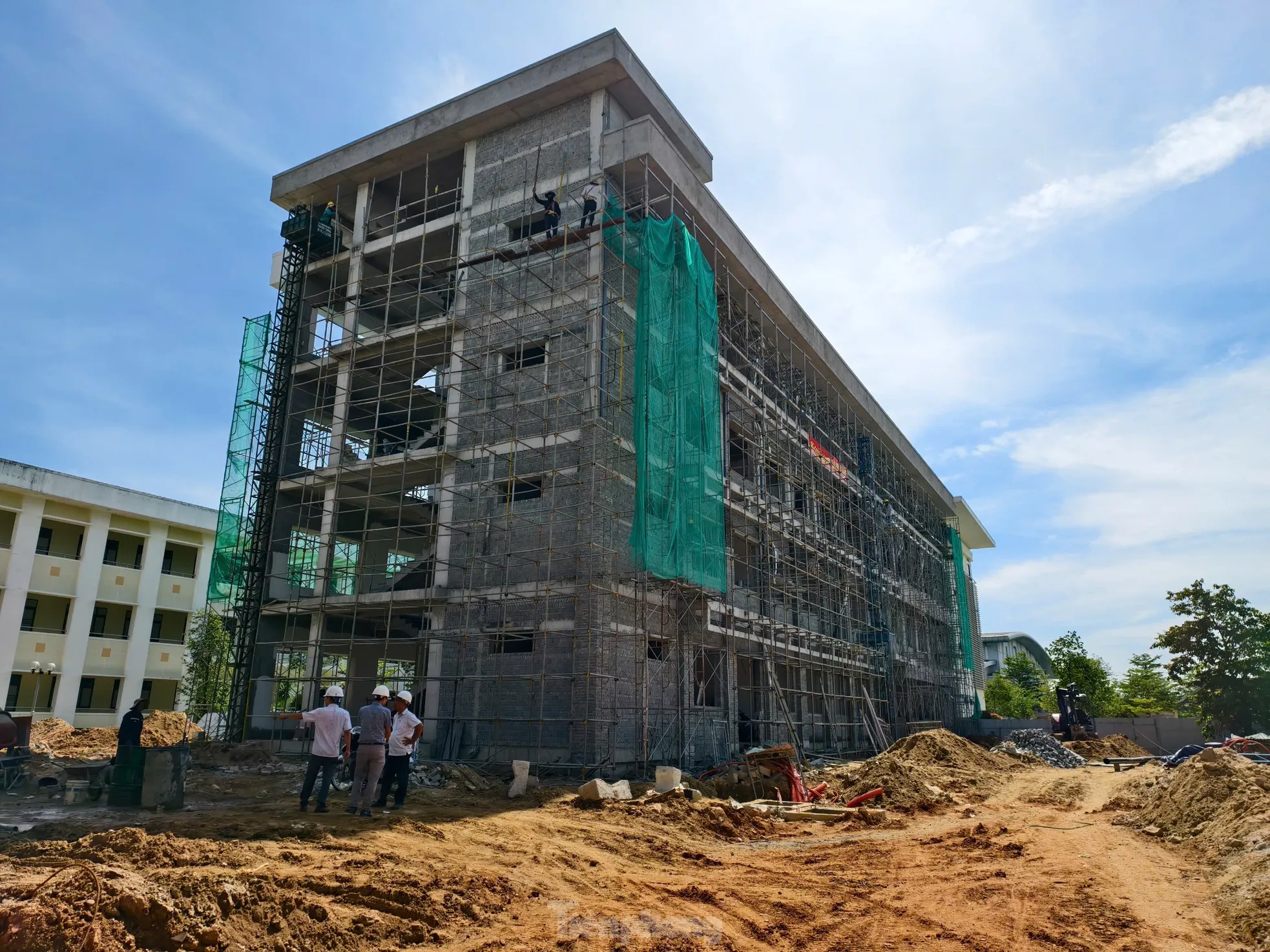 Thi công ngày đêm hoàn thiện nhà công vụ cho hơn 1.100 cán bộ Kon Tum sau sáp nhập ảnh 8