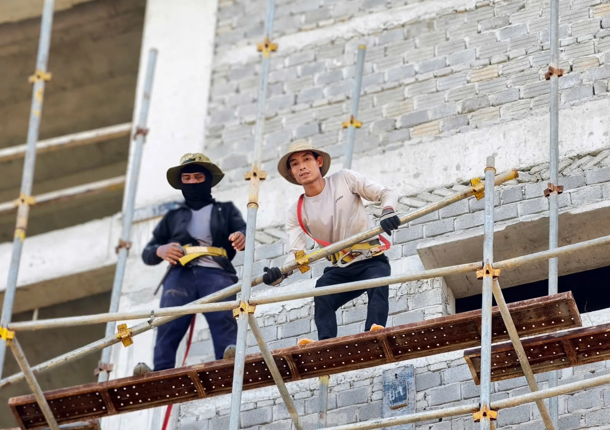 Thi công ngày đêm hoàn thiện nhà công vụ cho hơn 1.100 cán bộ Kon Tum sau sáp nhập ảnh 18