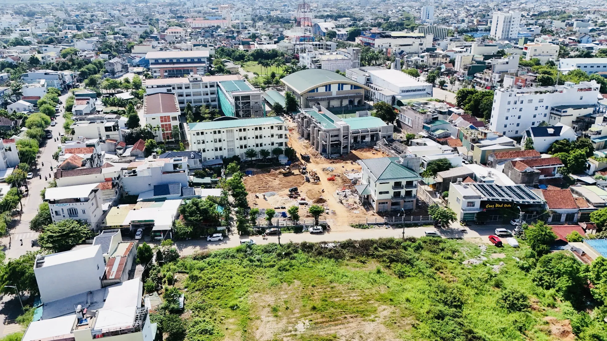 Thi công ngày đêm hoàn thiện nhà công vụ cho hơn 1.100 cán bộ Kon Tum sau sáp nhập ảnh 1