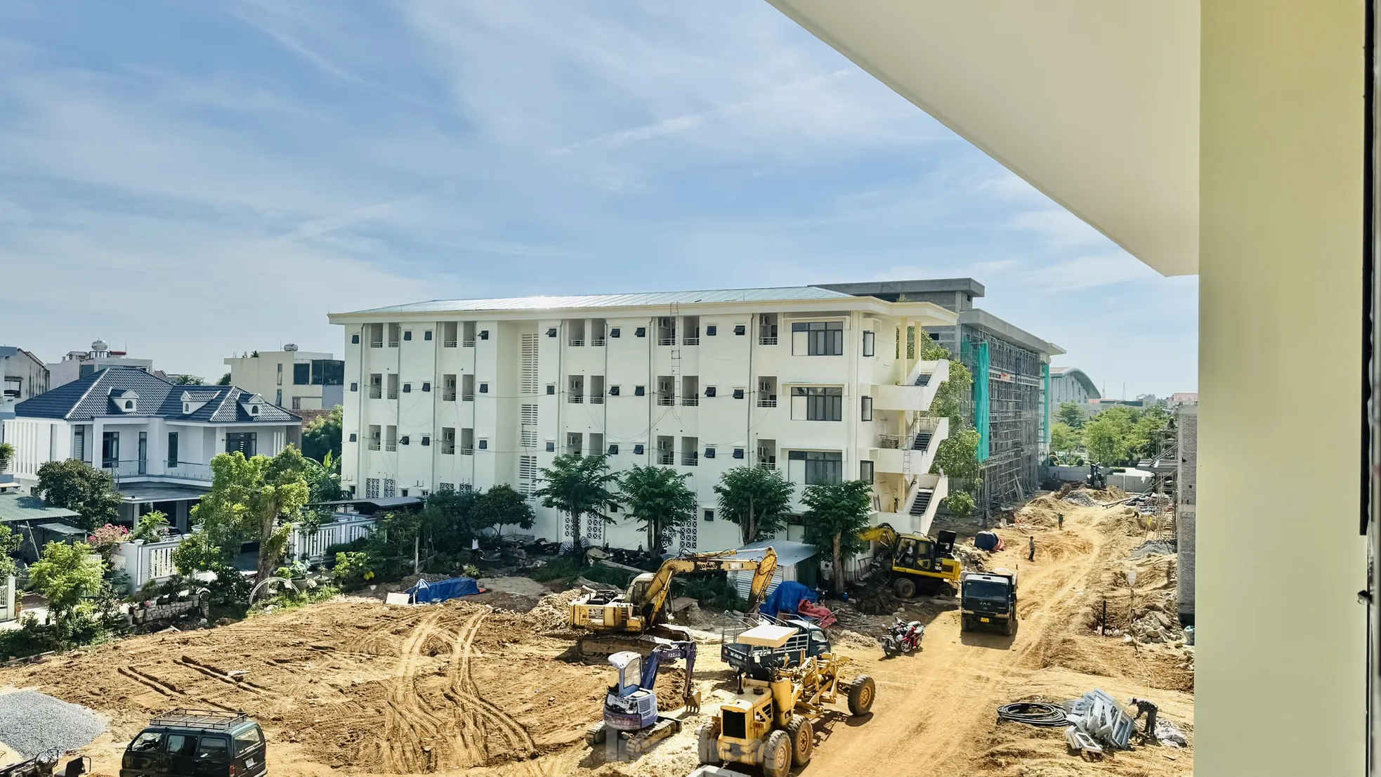 Thi công ngày đêm hoàn thiện nhà công vụ cho hơn 1.100 cán bộ Kon Tum sau sáp nhập ảnh 24