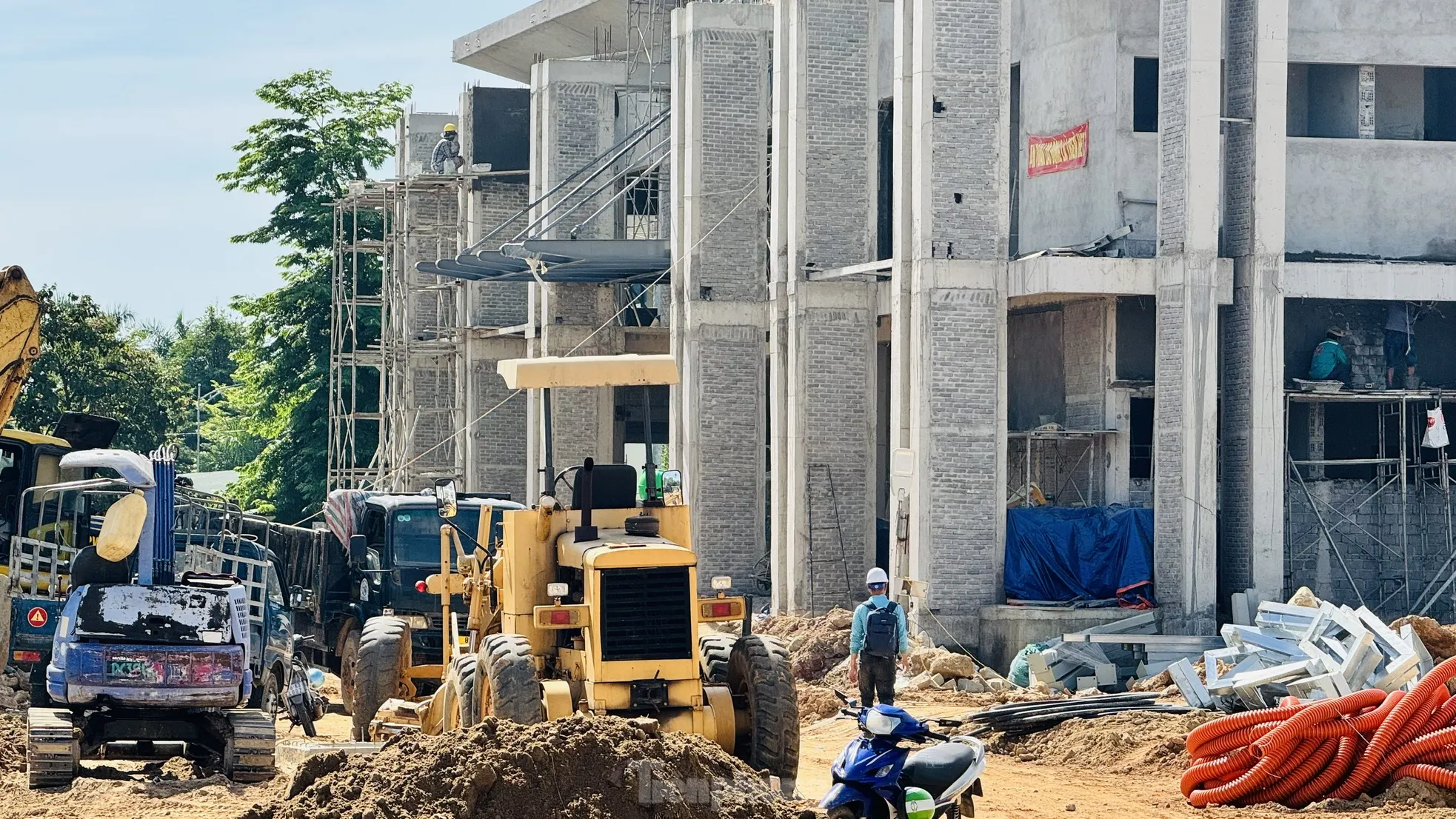 Thi công ngày đêm hoàn thiện nhà công vụ cho hơn 1.100 cán bộ Kon Tum sau sáp nhập ảnh 14