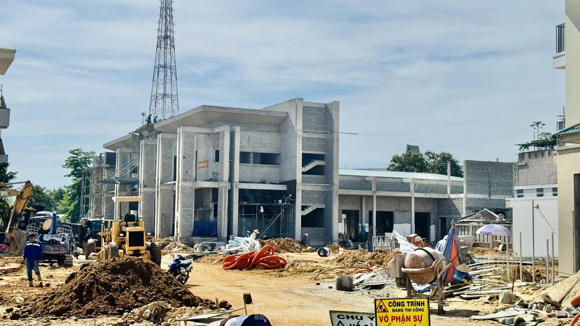 Thi công ngày đêm hoàn thiện nhà công vụ cho hơn 1.100 cán bộ Kon Tum sau sáp nhập ảnh 12