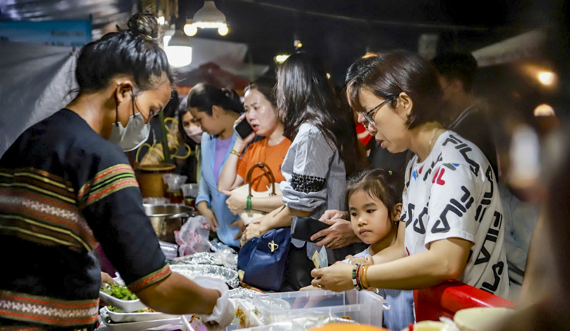 Chen chân thưởng thức ẩm thực ở phố biển Quy Nhơn ảnh 7