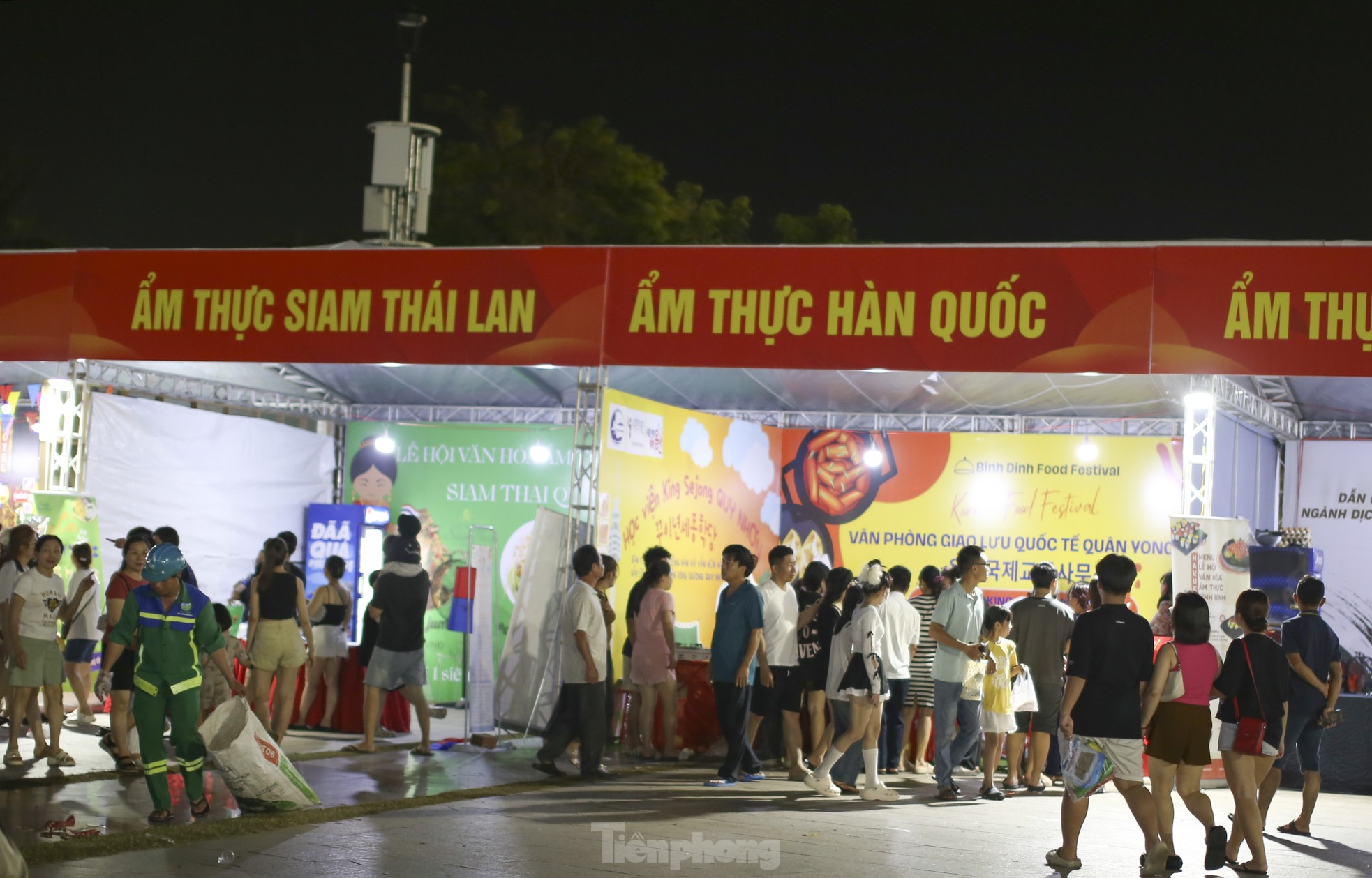 Chen chân thưởng thức ẩm thực ở phố biển Quy Nhơn ảnh 6