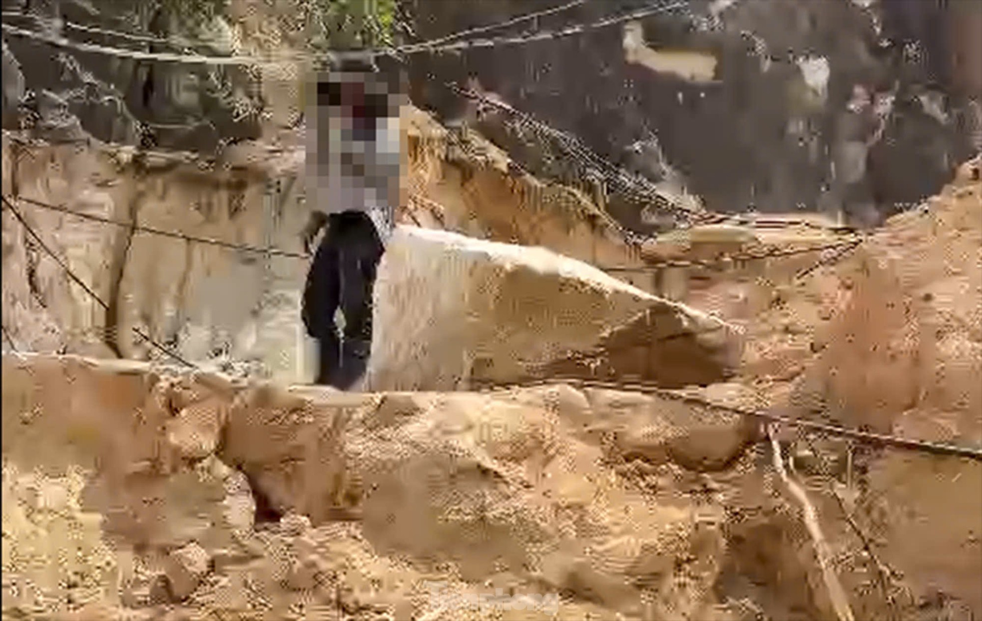 Cận cảnh 'đại công trường' khai thác đá trái phép trên núi Hòn Chà ảnh 16