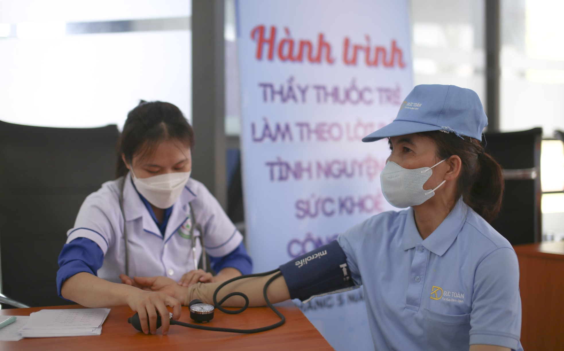 Ấm áp ‘Gian hàng 0 đồng’ cho thanh niên công nhân ảnh 10