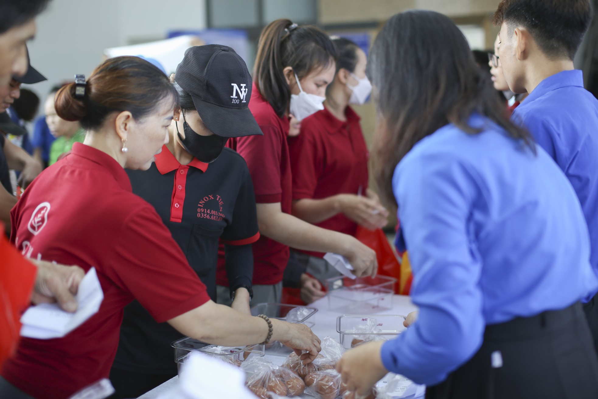 Ấm áp ‘Gian hàng 0 đồng’ cho thanh niên công nhân ảnh 7