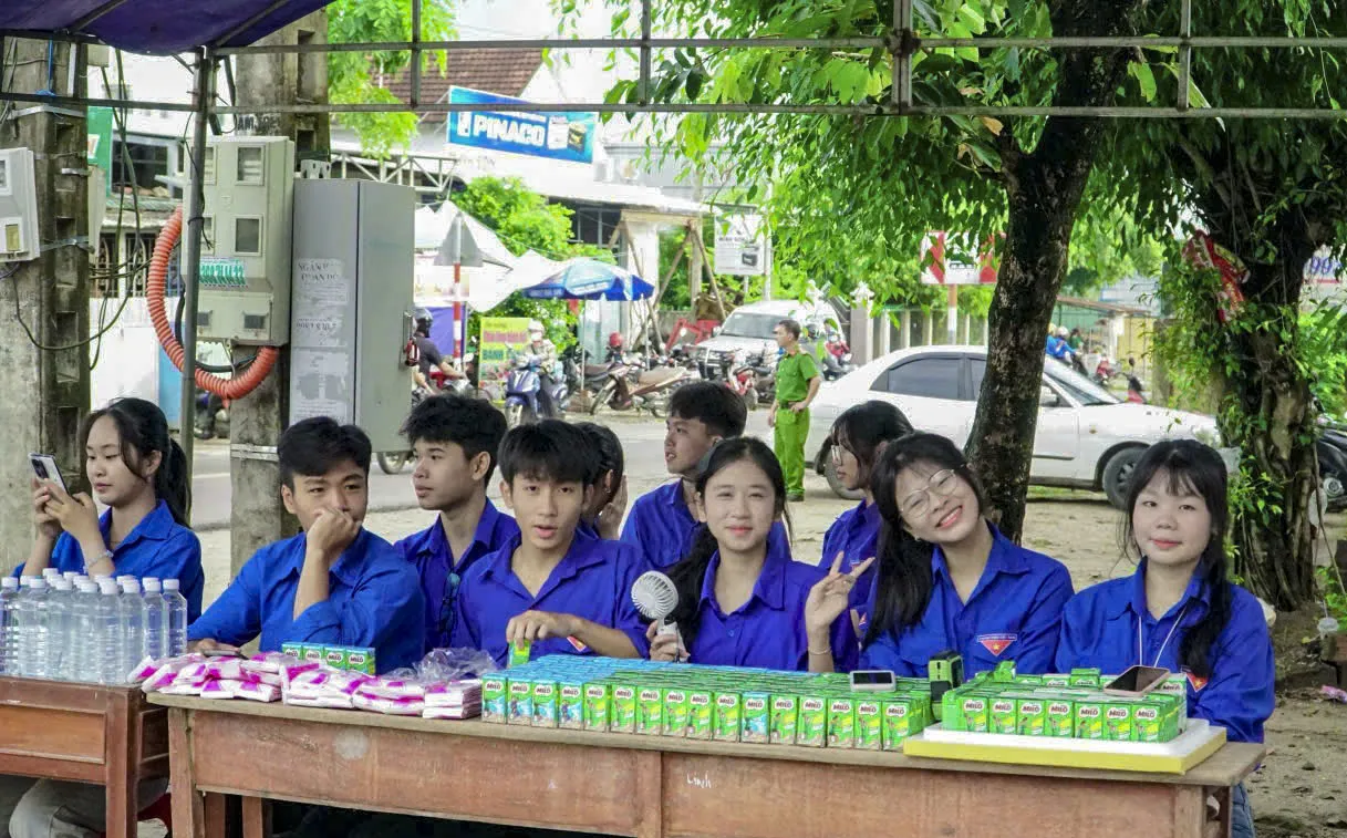 Nụ cười từ 'áo xanh' đất võ, Đà Nẵng tiếp sức thi tốt nghiệp THPT Quốc gia 2025 ảnh 11