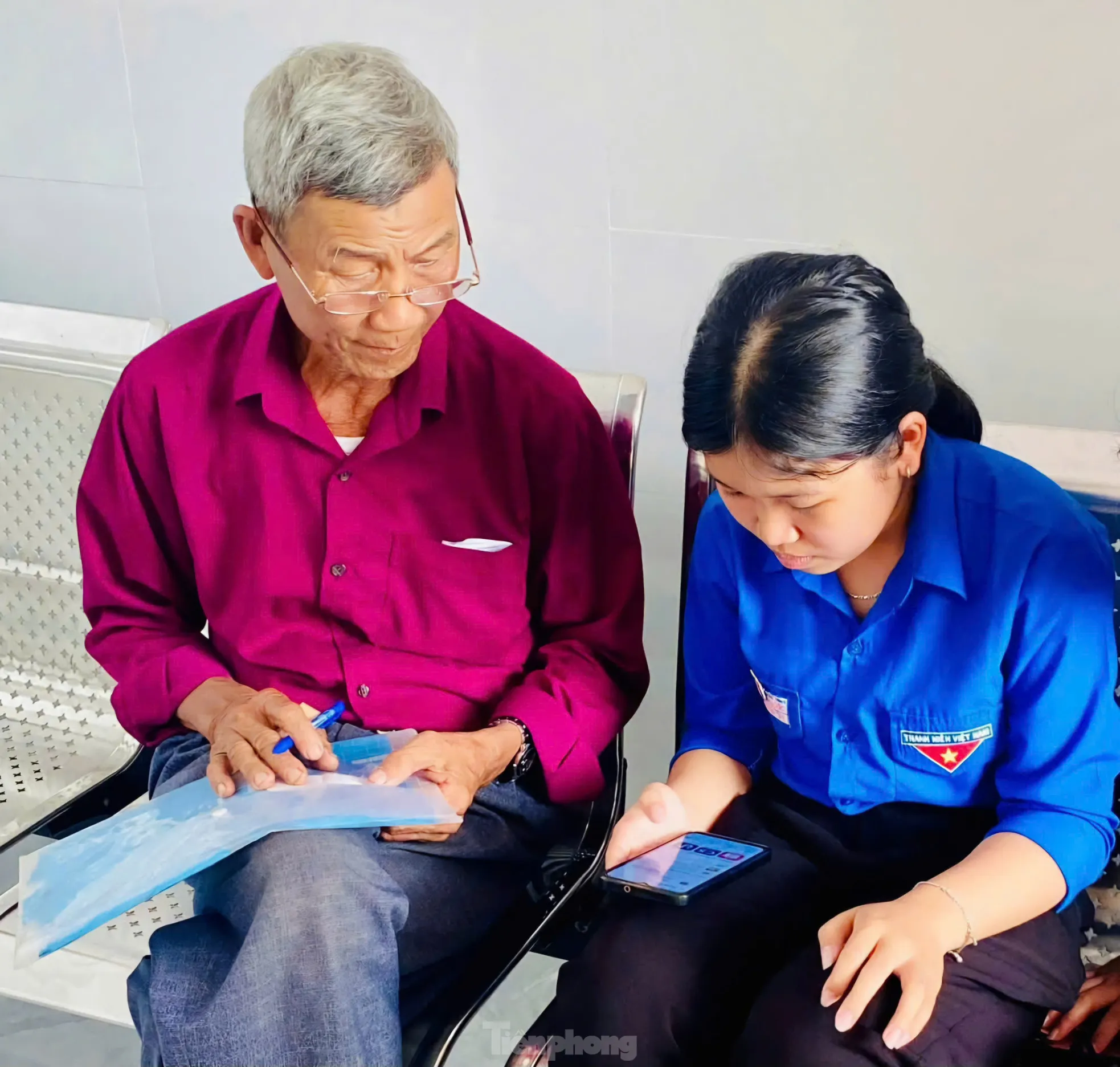 Tuổi trẻ Gia Lai thường trực hỗ trợ người dân những ngày đầu thực hiện chính quyền 2 cấp ảnh 8