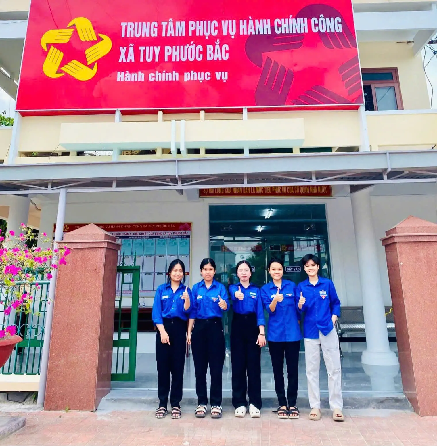 Tuổi trẻ Gia Lai thường trực hỗ trợ người dân những ngày đầu thực hiện chính quyền 2 cấp ảnh 10