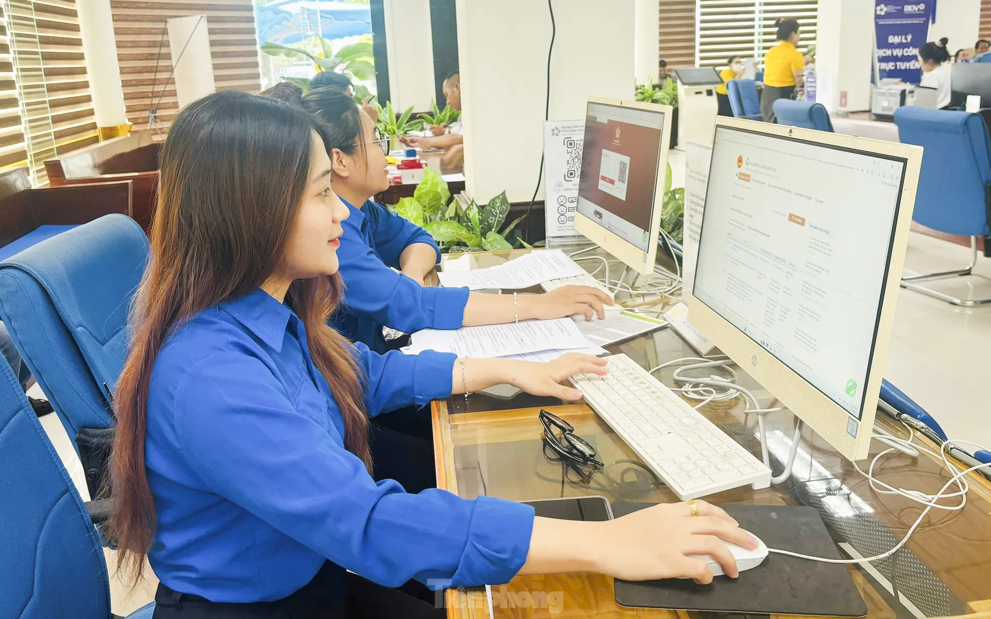 Tuổi trẻ Gia Lai thường trực hỗ trợ người dân những ngày đầu thực hiện chính quyền 2 cấp ảnh 5