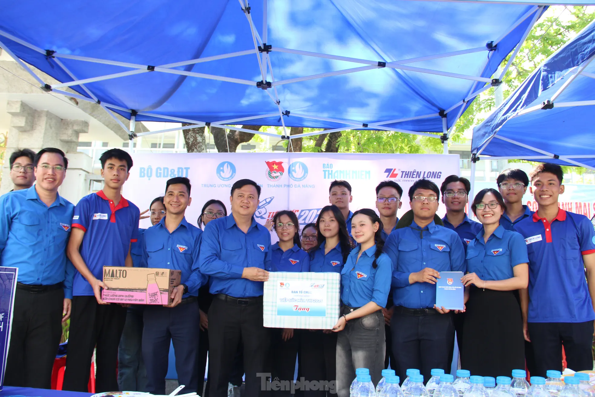 Nụ cười từ 'áo xanh' đất võ, Đà Nẵng tiếp sức thi tốt nghiệp THPT Quốc gia 2025 ảnh 3