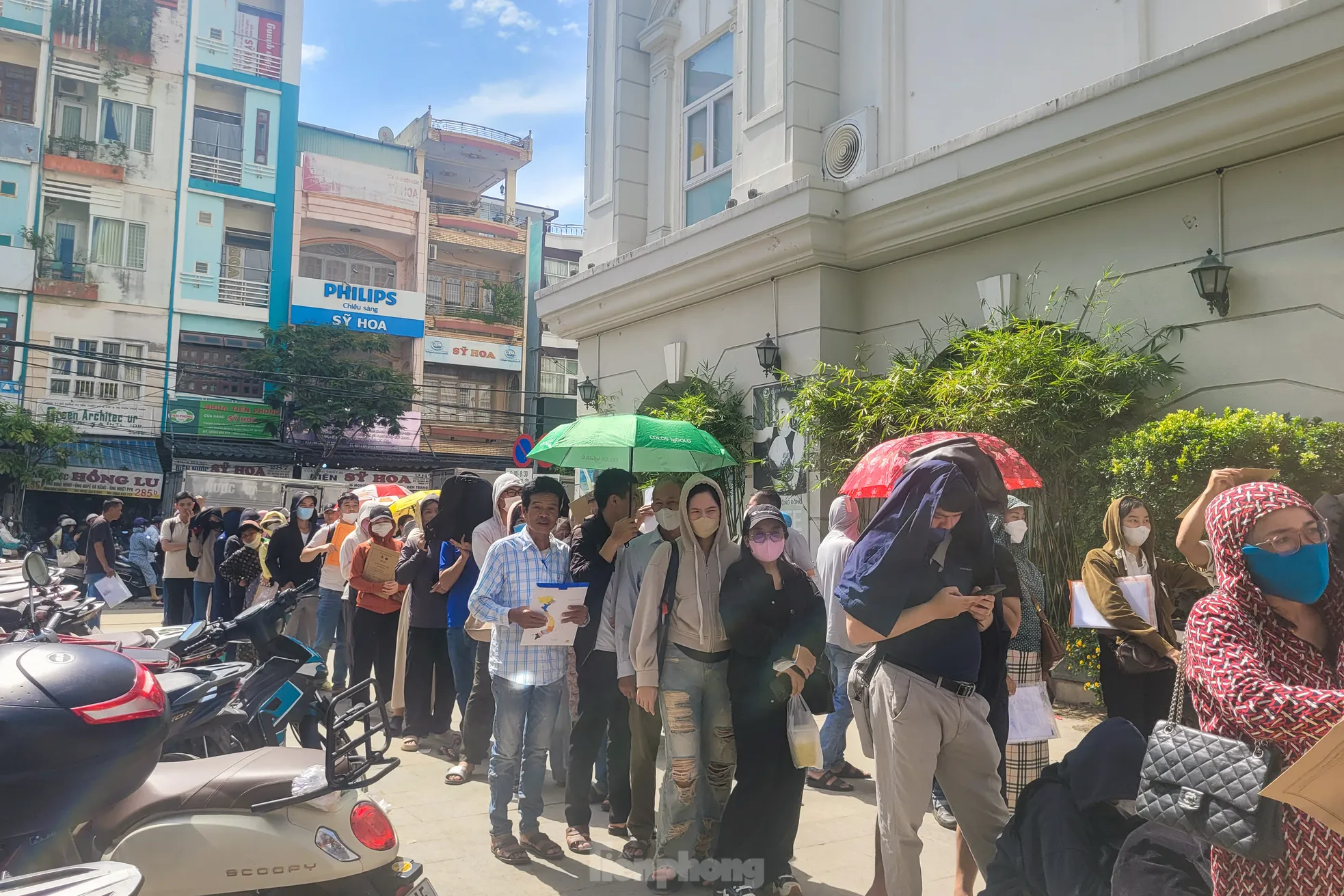 Hàng trăm người 'rồng rắn' xếp hàng mua dự án nhà ở xã hội 'hot' nhất ảnh 6