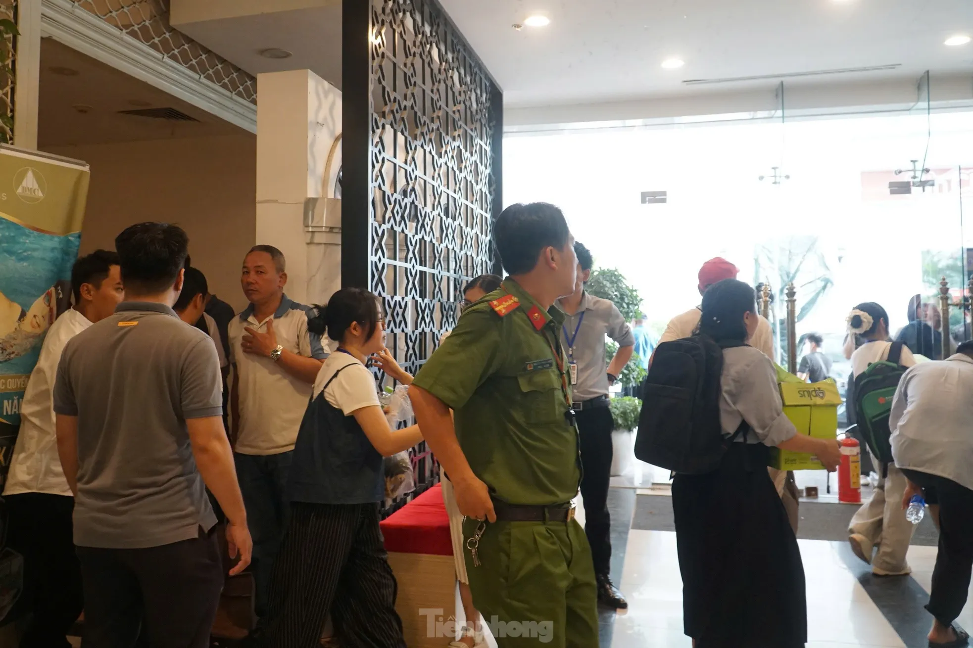 Hàng trăm người 'rồng rắn' xếp hàng mua dự án nhà ở xã hội 'hot' nhất ảnh 15