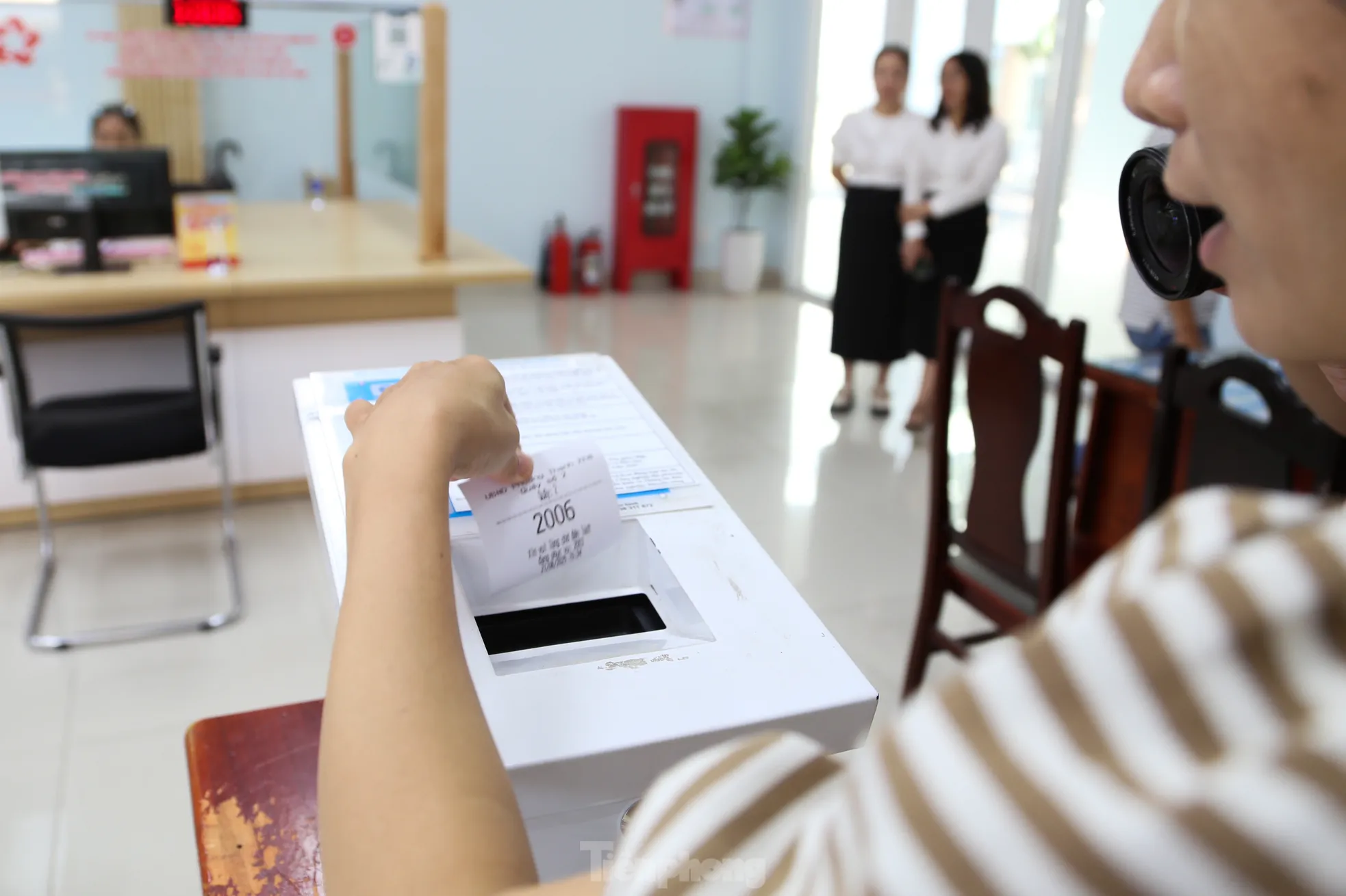 'Áo xanh' Đà Nẵng giúp người dân gỡ khó thủ tục tại các phường, xã mới ảnh 13