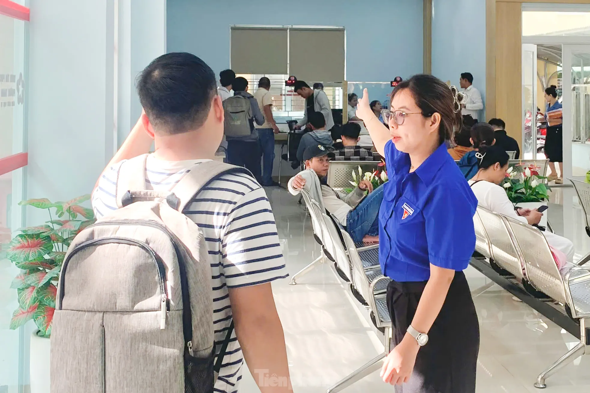 'Áo xanh' Đà Nẵng giúp người dân gỡ khó thủ tục tại các phường, xã mới ảnh 9