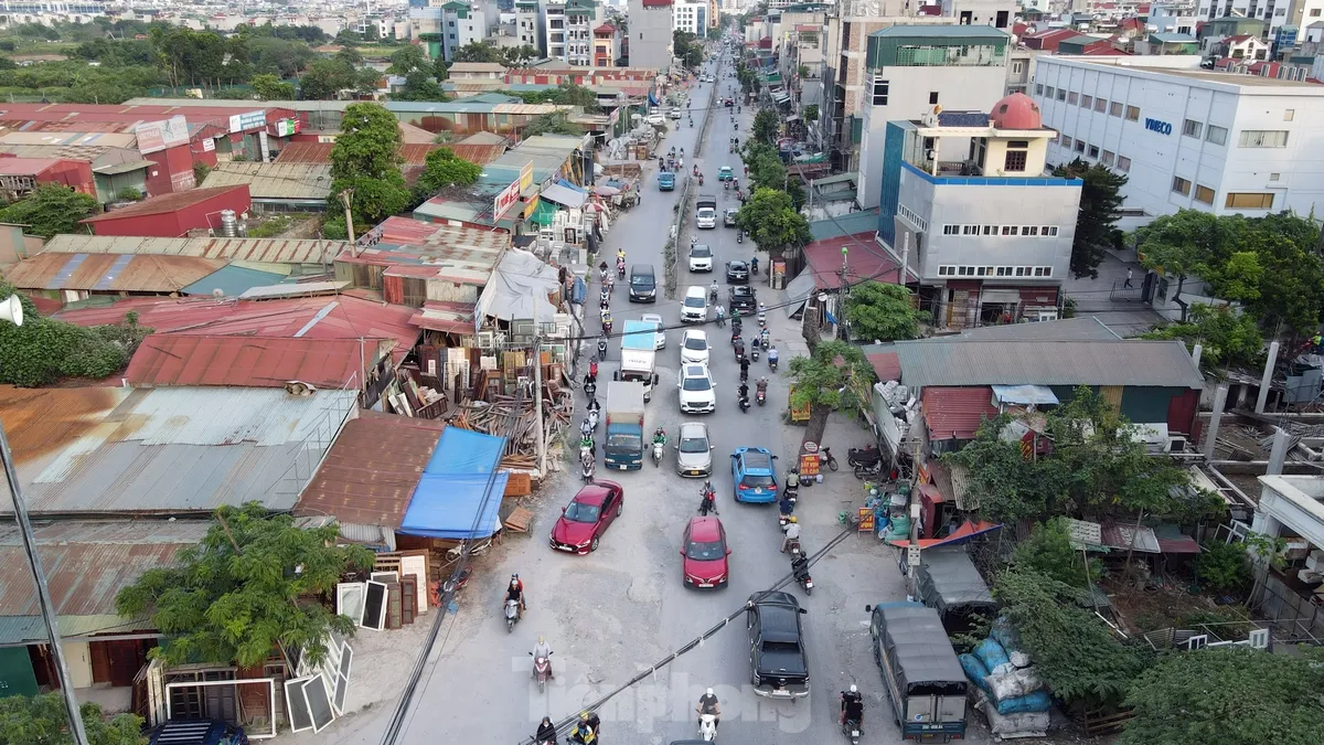 Hà Nội: Xe cộ như ‘làm xiếc’ trên 700m đường chậm tiến độ ảnh 2