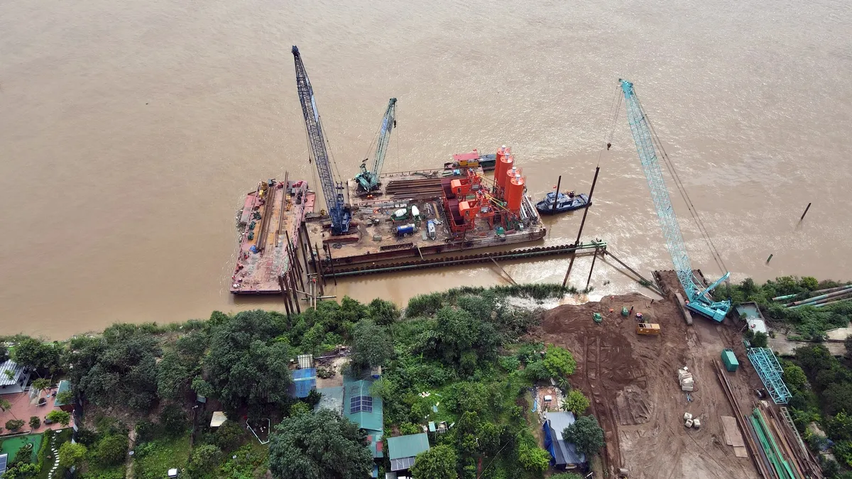 Công trường xây dựng cầu Tứ Liên sau 1 tháng thi công ảnh 1